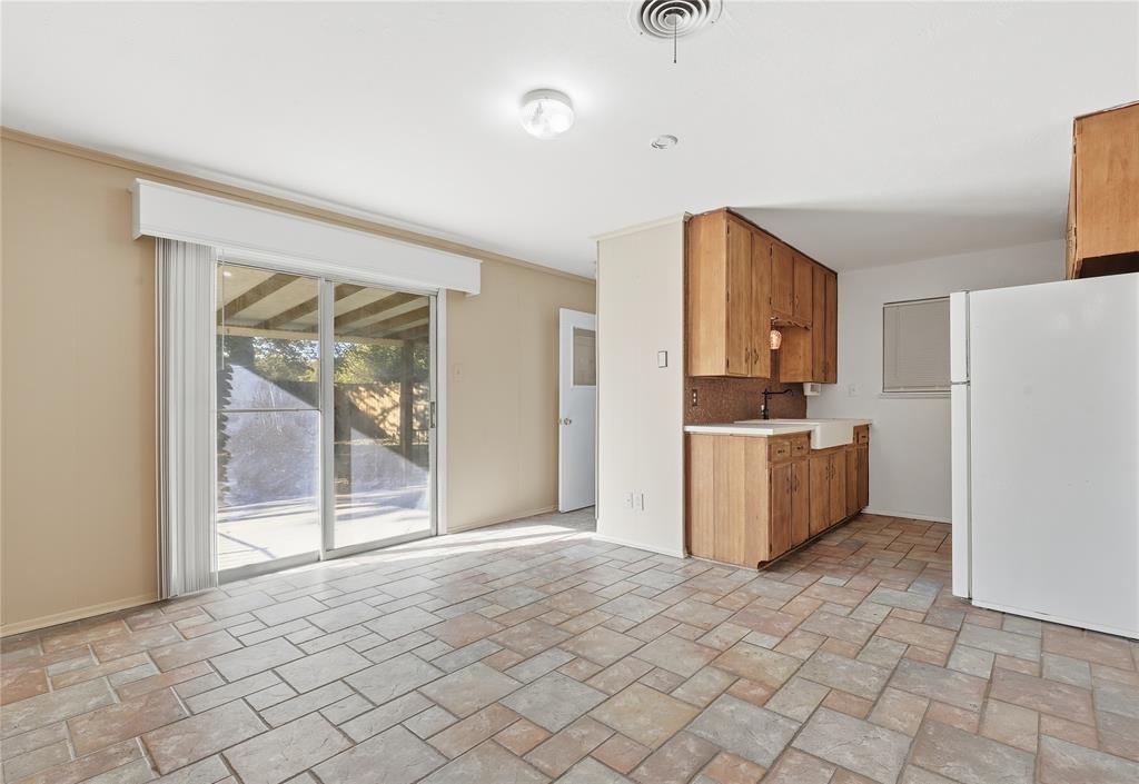 1552 Roma Lane Fort Worth, TX 76134 - Photo 8 of 33