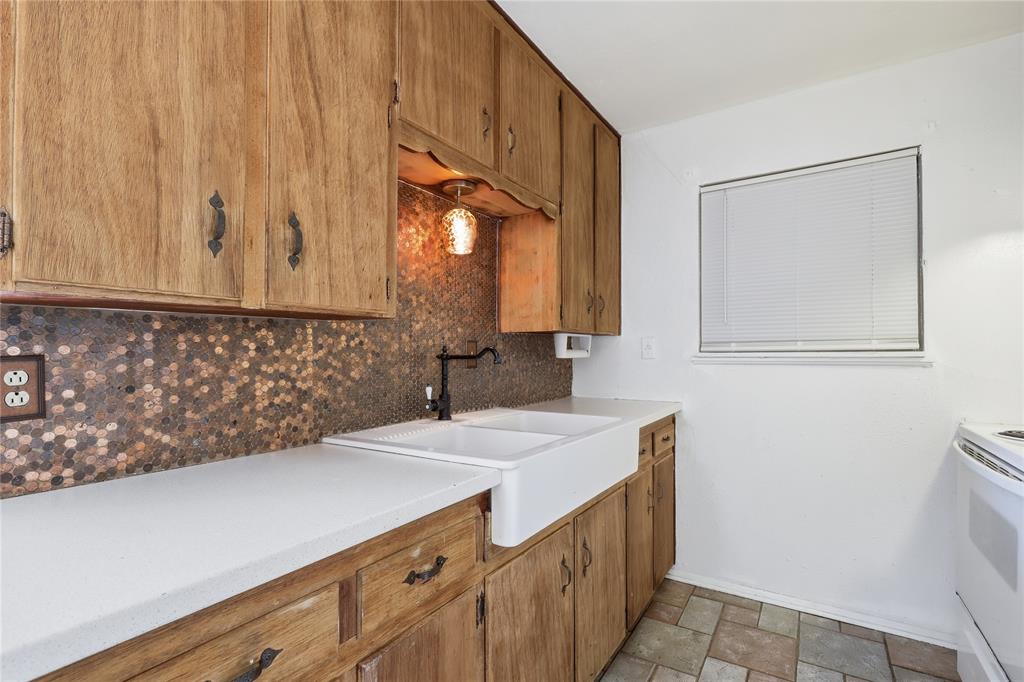 1552 Roma Lane Fort Worth, TX 76134 - Photo 9 of 33