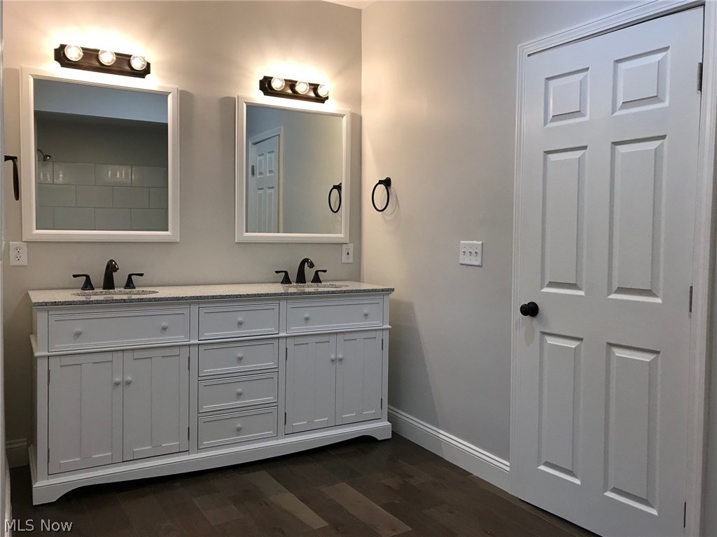 6510 North Ridge Road West Ashtabula, OH 44004 - Photo 7 of 20 Dual vanity w/ granite countertop