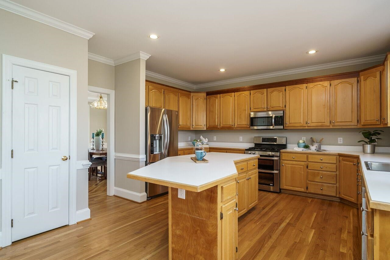 7920 Sutcliffe Drive Raleigh, NC 27613 - Photo 5 of 37 Kitchen