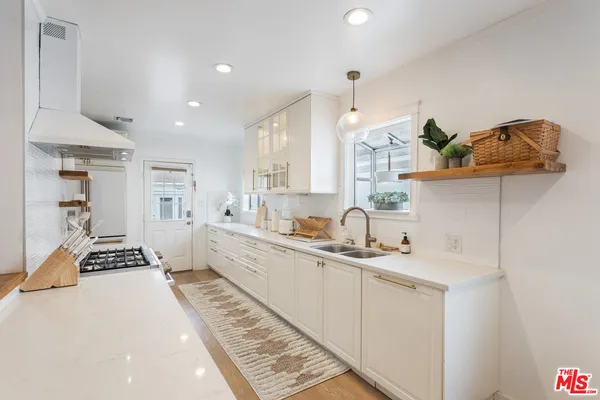 $9,500 | 4607 Willowcrest Avenue, Toluca Lake, CA 91602