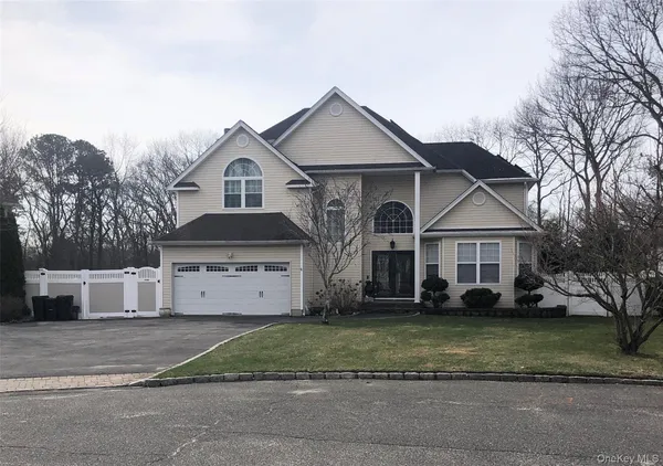 $859,999 | 10 Debron Court, Centereach, NY 11720