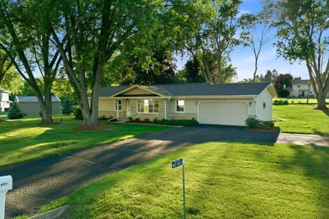 $549,900 | W332N5425 Solveson Drive, Merton, WI 53058
