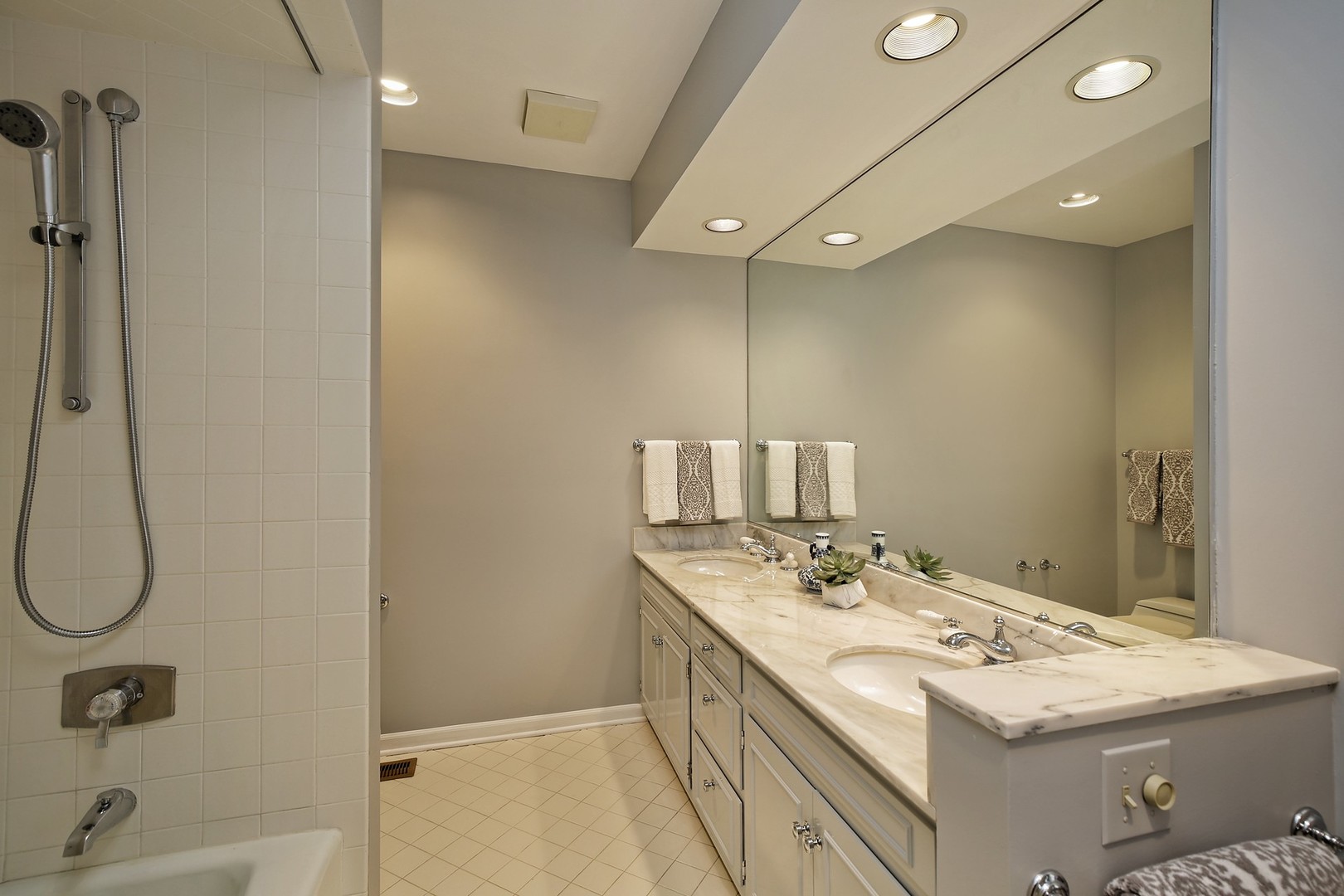 1436 Ridge Road Northbrook, IL 60062 - Photo 22 of 34