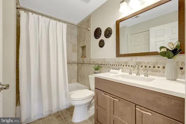 $365,000 | 3802 Green Ridge Court, Unit 202, Fairfax, VA 22033