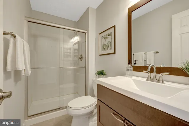 $365,000 | 3802 Green Ridge Court, Unit 202, Fairfax, VA 22033