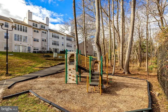 $365,000 | 3802 Green Ridge Court, Unit 202, Fairfax, VA 22033