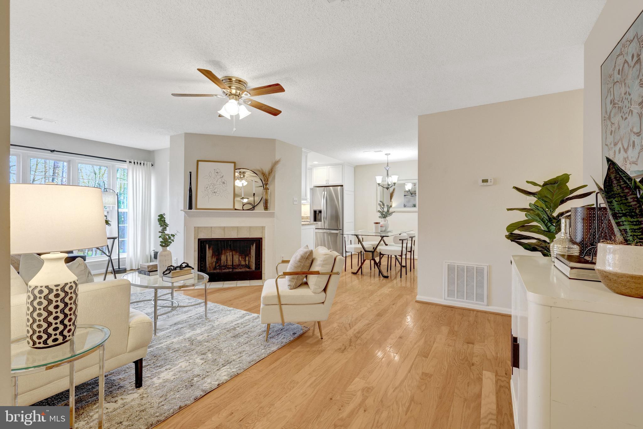 3802 Green Ridge Court, Unit 202 Fairfax, VA 22033 - Photo 4 of 30 Living Room