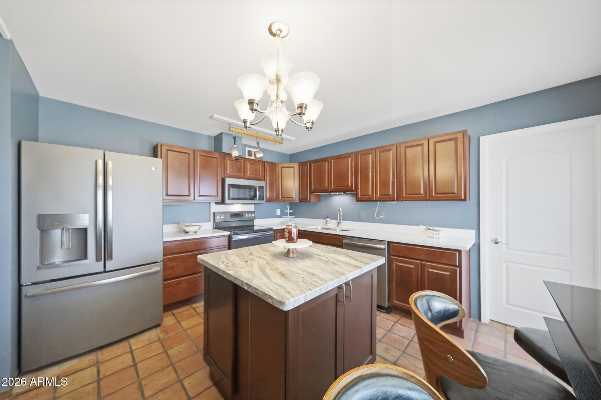 2302 West Berridge Lane Phoenix, AZ 85015 - Photo 26 of 59 Kitchen