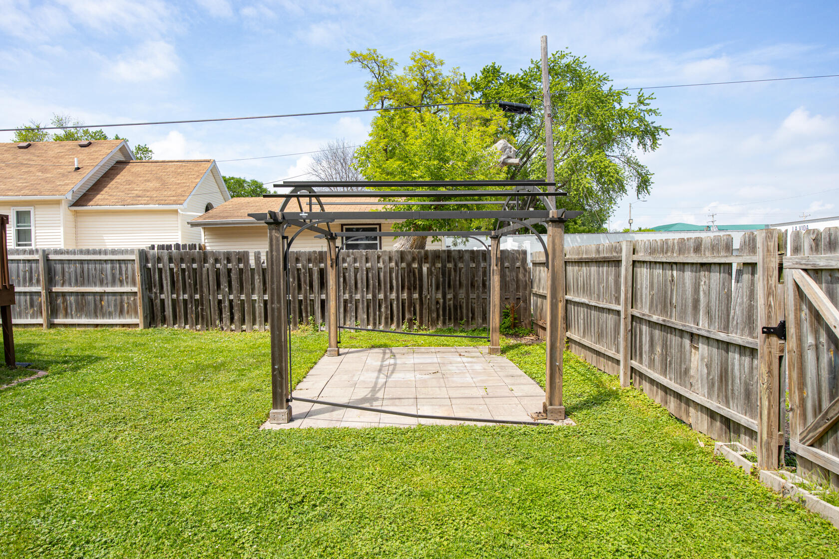 138 North Locust Street Appleton, WI 54914 - Photo 26 of 32 Backyard Pergola