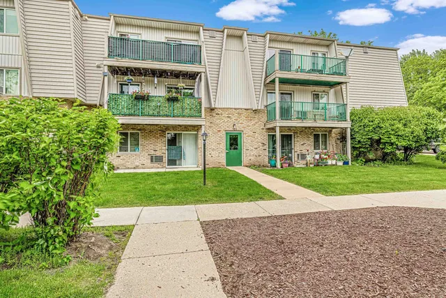 $195,000 | 2420 Independence Lane, Unit 212, Madison, WI 53704