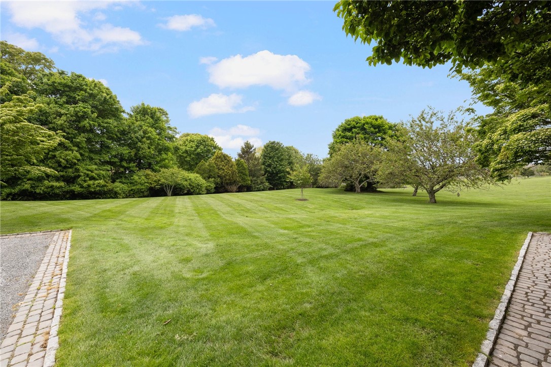 33 Beacon Hill Road Newport, RI 02840 - Photo 31 of 34