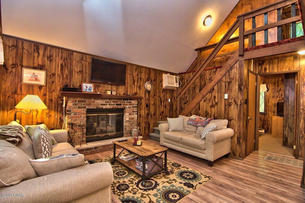 761 Deerfield Road Lake Ariel, PA 18436 - Photo 3 of 32 Living Room View 1