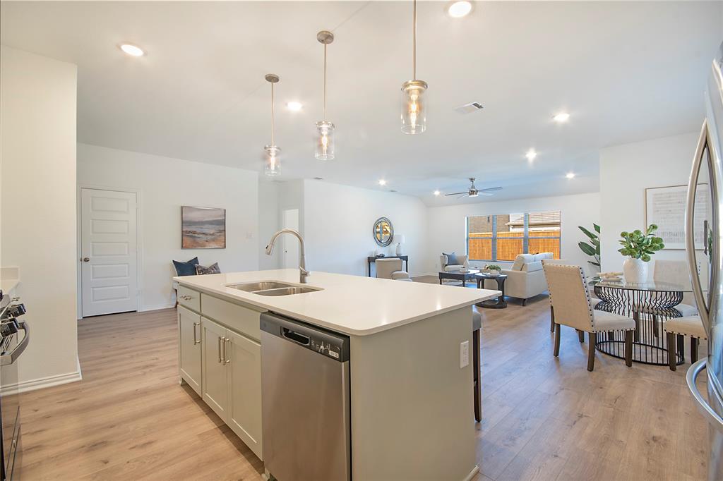 544 Hickory Rdg Drive Van Alstyne, TX 75495 - Photo 18 of 30 a large kitchen with a table and chairs
