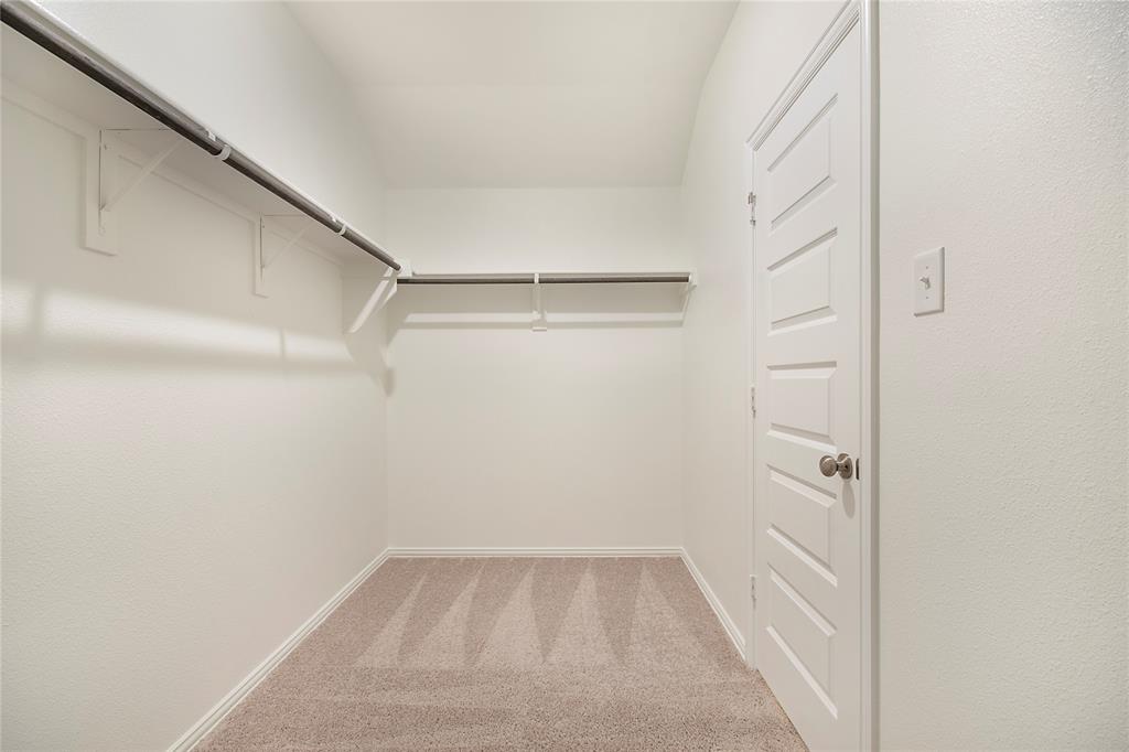 544 Hickory Rdg Drive Van Alstyne, TX 75495 - Photo 24 of 30 a view of a small room