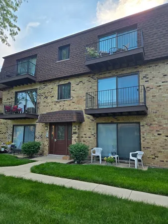 $1,600 | 9714 Bianco Terrace, Unit D, Des Plaines, IL 60016