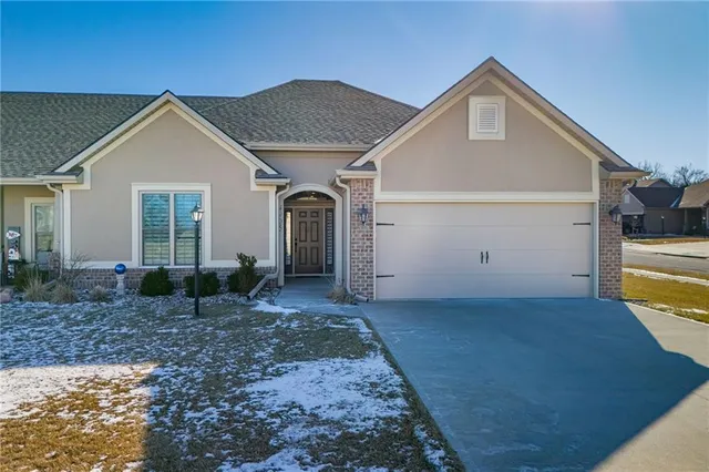 $337,000 | 4905 Stonebridge Drive, St. Joseph, MO 64505