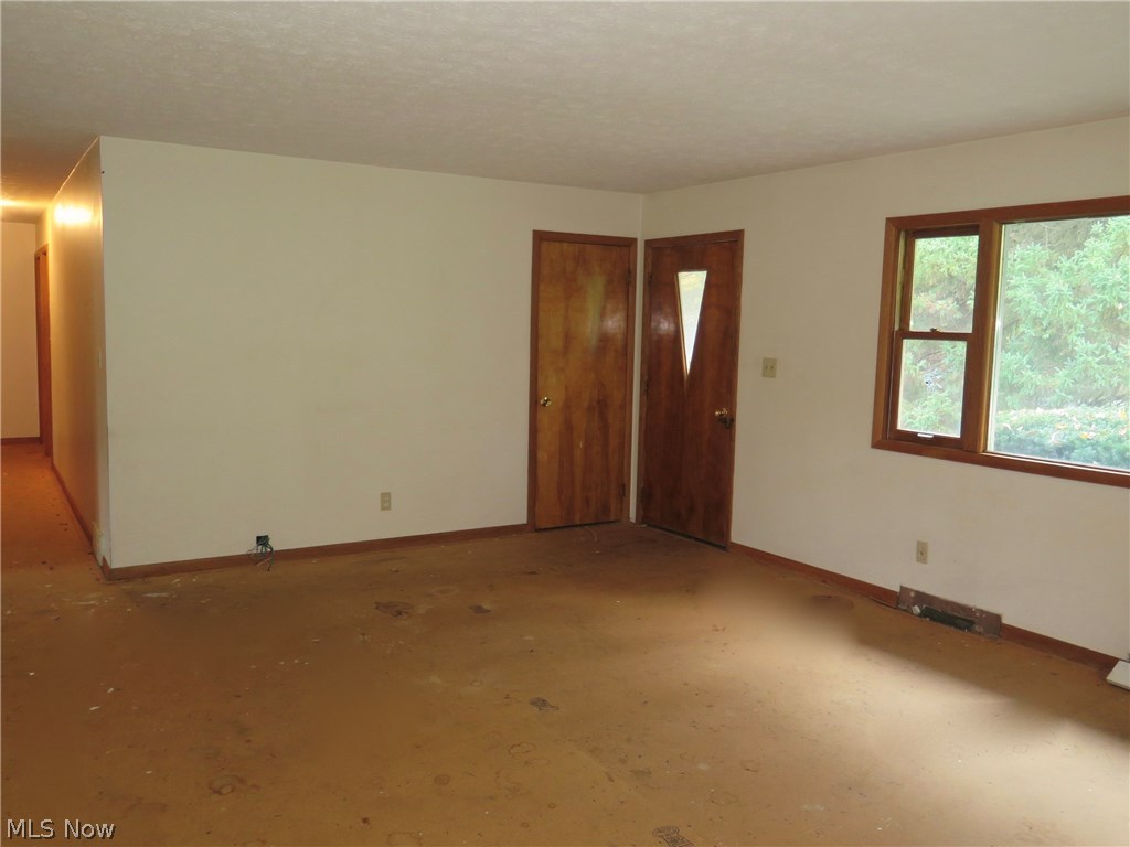 2711 Summit Road Akron, OH 44321 - Photo 2 of 12