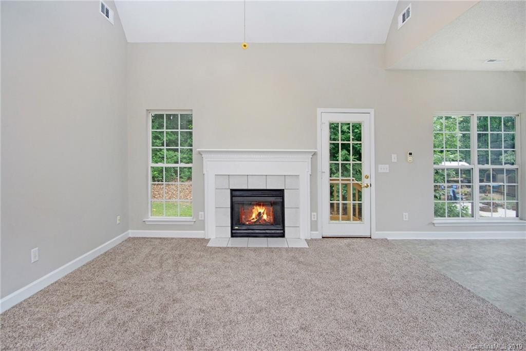 819 Knightsbridge Road Fort Mill, SC 29708 - Photo 3 of 17