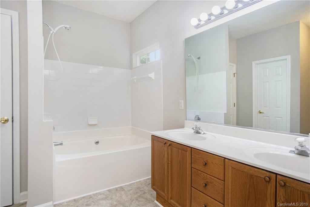 819 Knightsbridge Road Fort Mill, SC 29708 - Photo 4 of 17