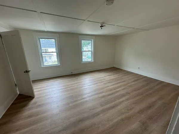 $2,100 | 28 Chestnut Street, Unit UPSTAIRS, Rochester, NH 03867