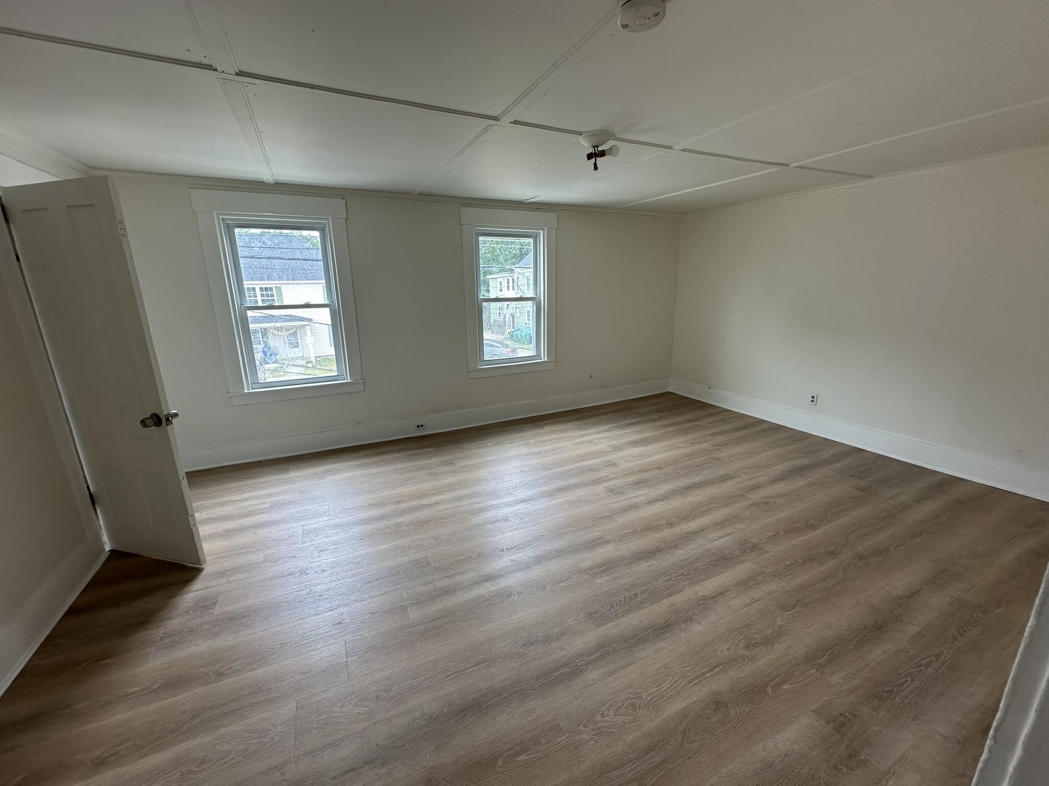 28 Chestnut Street, Unit UPSTAIRS Rochester, NH 03867 - Photo 11 of 18