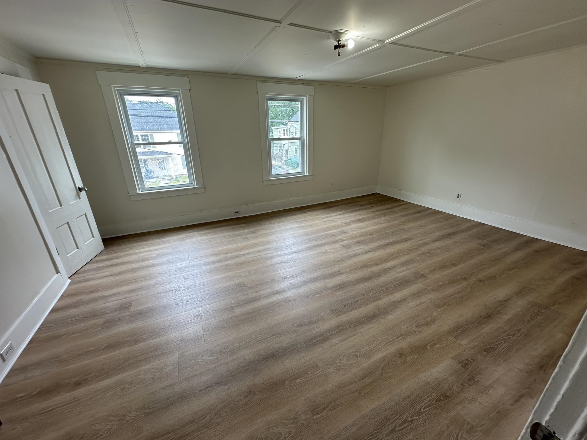 28 Chestnut Street, Unit UPSTAIRS Rochester, NH 03867 - Photo 12 of 18