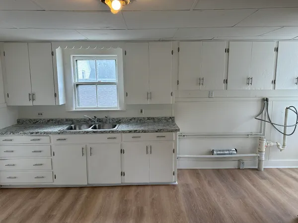 $2,100 | 28 Chestnut Street, Unit UPSTAIRS, Rochester, NH 03867