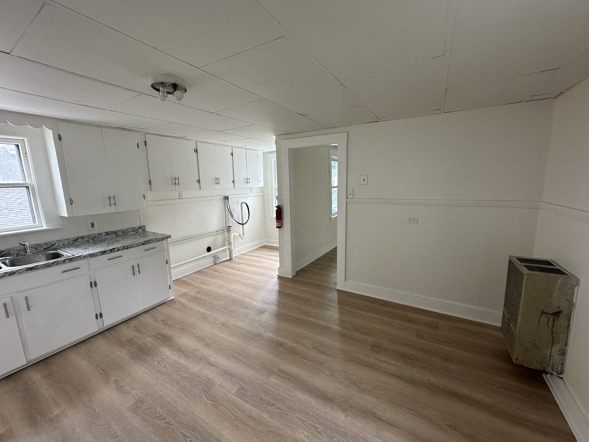 28 Chestnut Street, Unit UPSTAIRS Rochester, NH 03867 - Photo 3 of 18