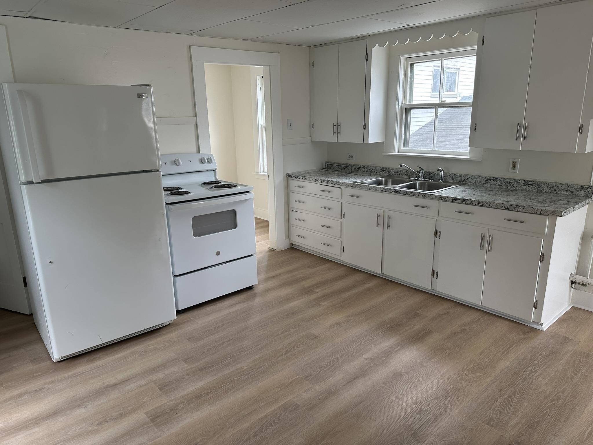 28 Chestnut Street, Unit UPSTAIRS Rochester, NH 03867 - Photo 4 of 18