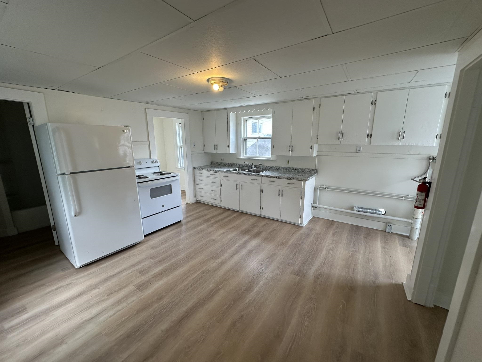 28 Chestnut Street, Unit UPSTAIRS Rochester, NH 03867 - Photo 7 of 18