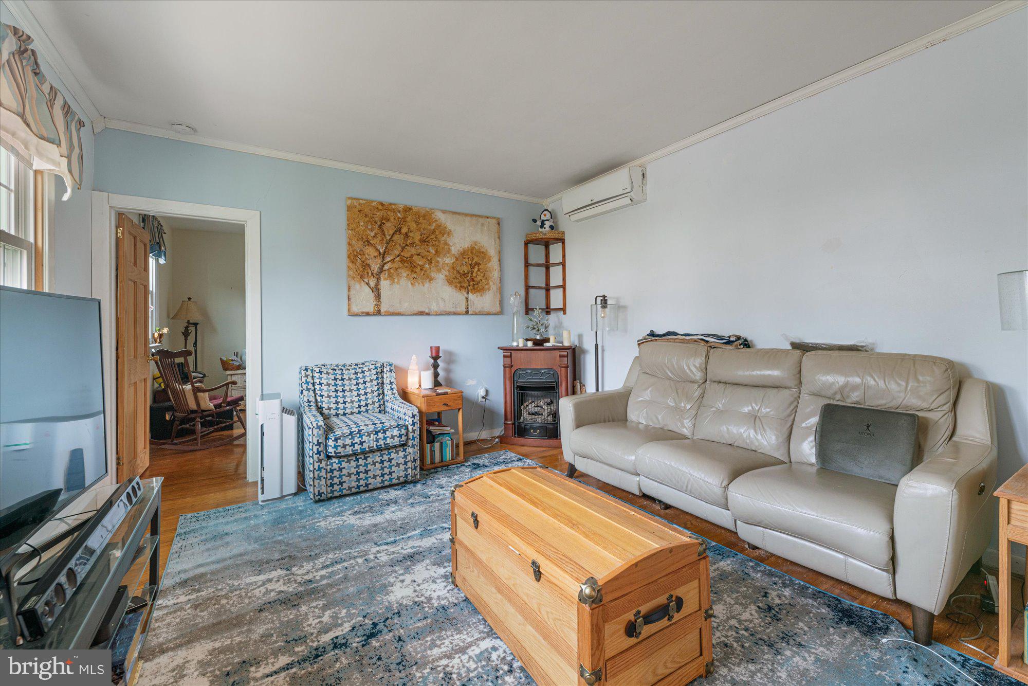 446 Locust Road Glenside, PA 19038 - Photo 3 of 20 Gallery Image 3