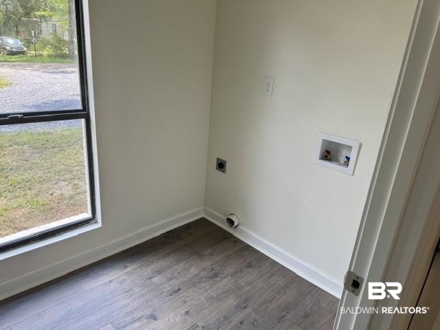 9481 Pinewood Avenue Elberta, AL 36530 - Photo 17 of 24 laundry room