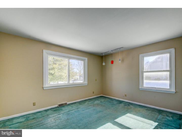 27 Crown Road Ewing, NJ 08638 - Photo 11 of 25