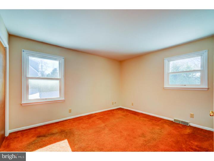 27 Crown Road Ewing, NJ 08638 - Photo 12 of 25