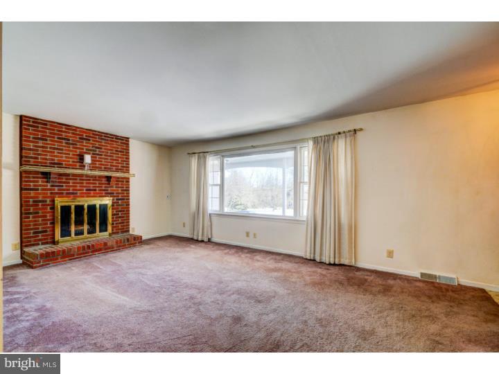 27 Crown Road Ewing, NJ 08638 - Photo 3 of 25