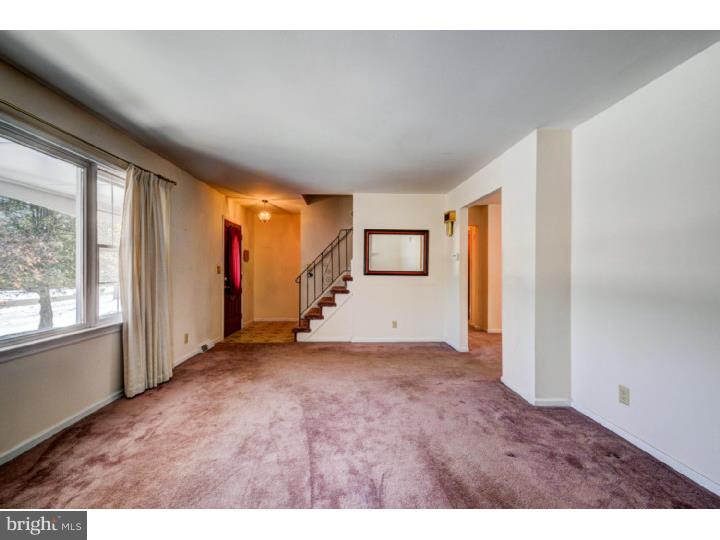 27 Crown Road Ewing, NJ 08638 - Photo 4 of 25
