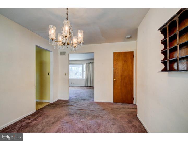 27 Crown Road Ewing, NJ 08638 - Photo 5 of 25