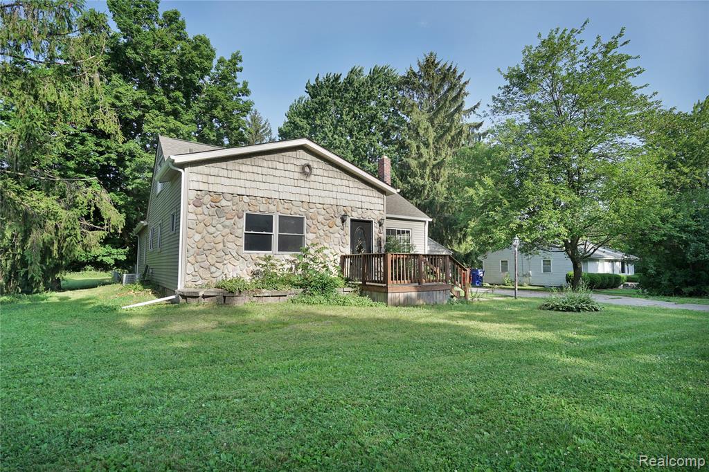 2476 Vandekarr Road Owosso, MI 48867 - Photo 4 of 41