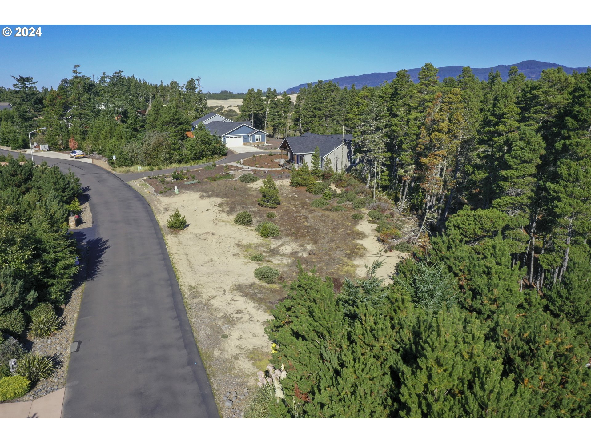 Lakepoint Drive, Unit 33 Florence, OR 97439 - Photo 8 of 9 a view of a pathway with a garden
