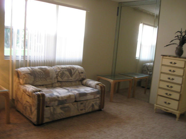 135 Valencia F Delray Beach, Unit F Delray Beach, FL 33446 - Photo 9 of 32 Living Room