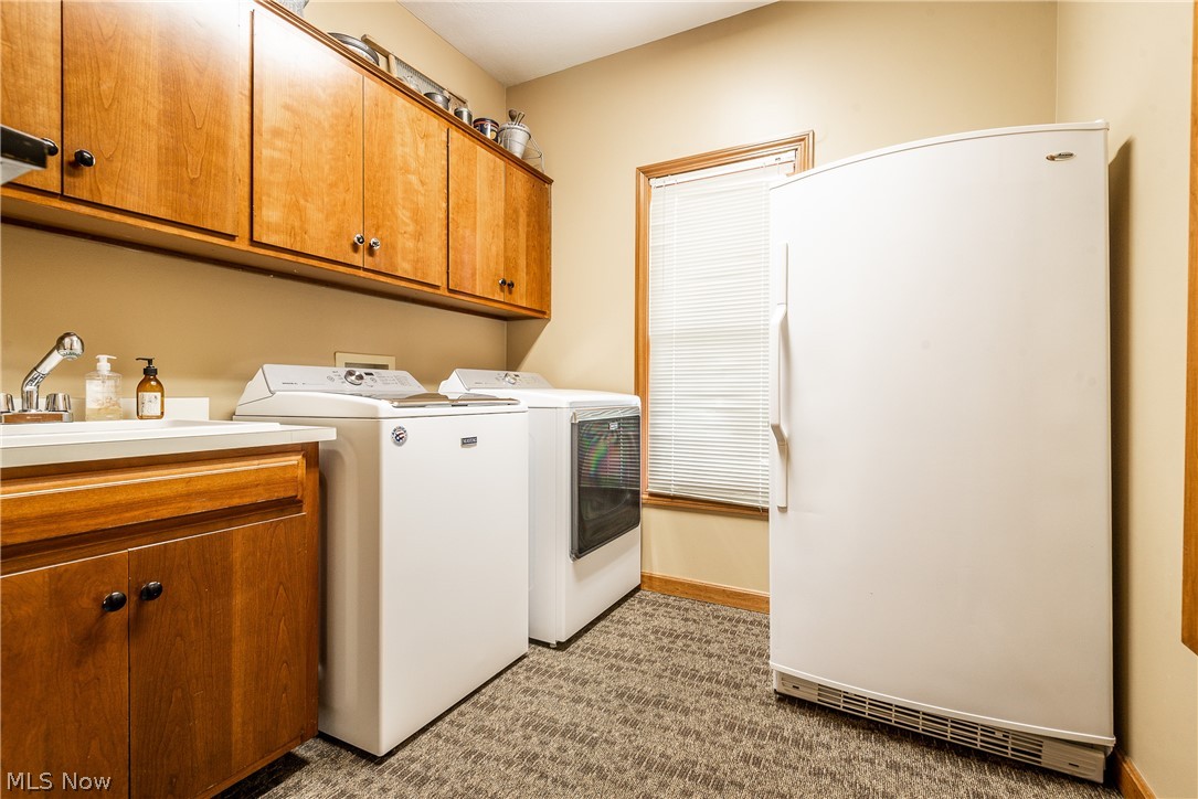 1814 Summerchase Road Northeast Canton, OH 44721 - Photo 15 of 34 The first-floor laundry room comes complete with washer and dryer