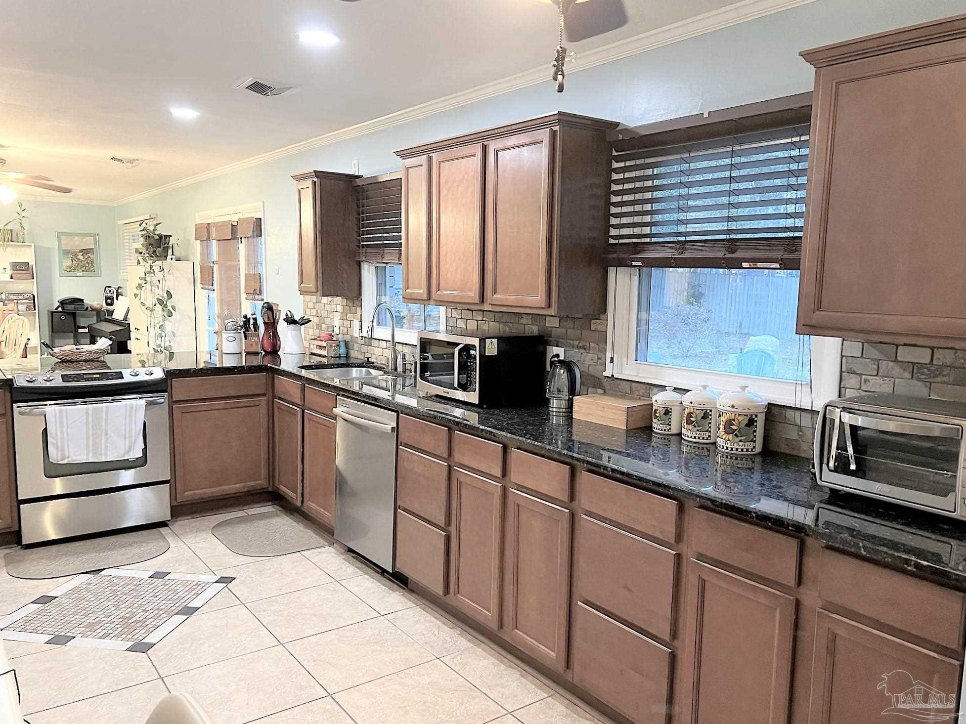 5595 Hibiscus Road Pensacola, FL 32504 - Photo 11 of 28 Gallery Image 11