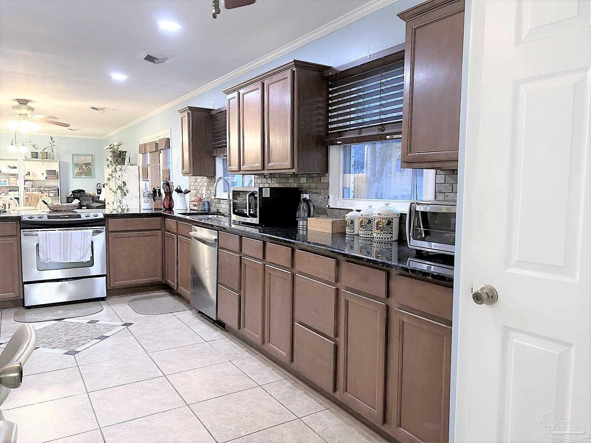 5595 Hibiscus Road Pensacola, FL 32504 - Photo 12 of 28 Gallery Image 12