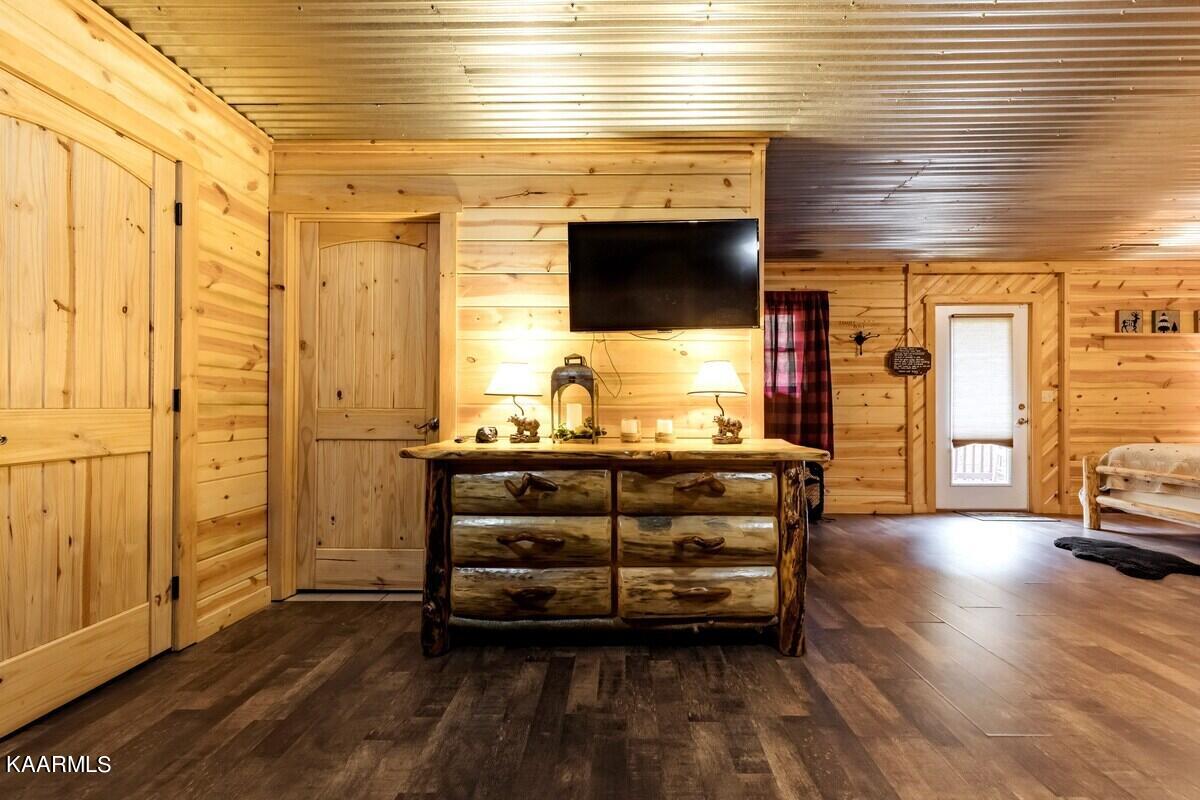 3943 Henry Town Road Sevierville, TN 37876 - Photo 17 of 21 Master suite sitting area