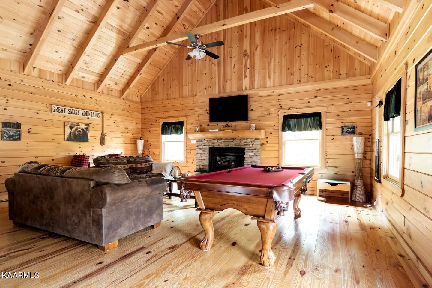 3943 Henry Town Road Sevierville, TN 37876 - Photo 5 of 21 Main level living room