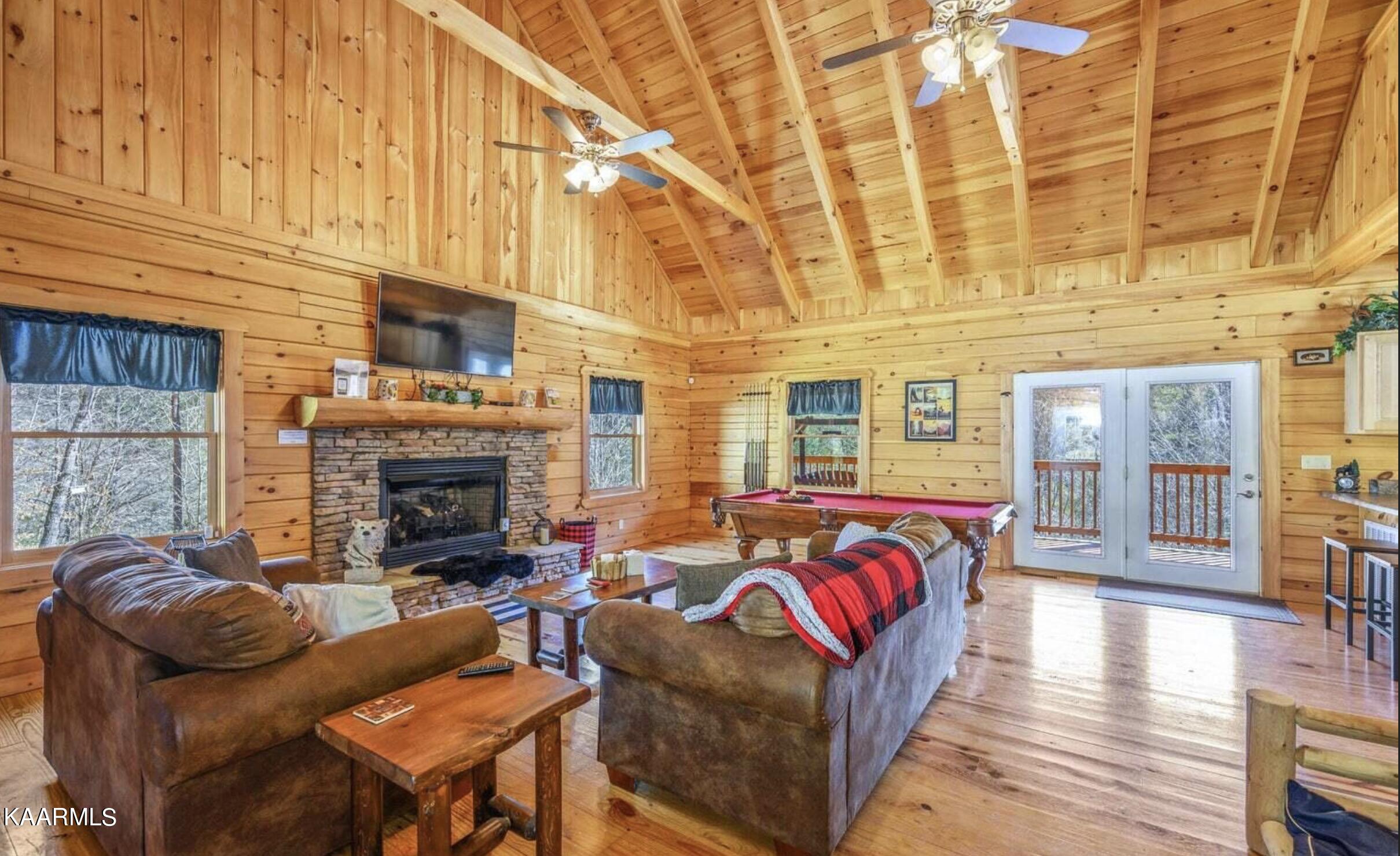 3943 Henry Town Road Sevierville, TN 37876 - Photo 8 of 21 Living area main level
