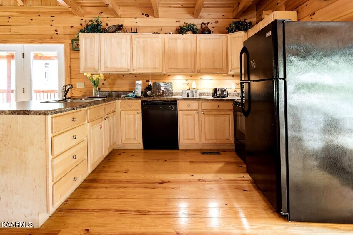 3943 Henry Town Road Sevierville, TN 37876 - Photo 10 of 21 Kitchen