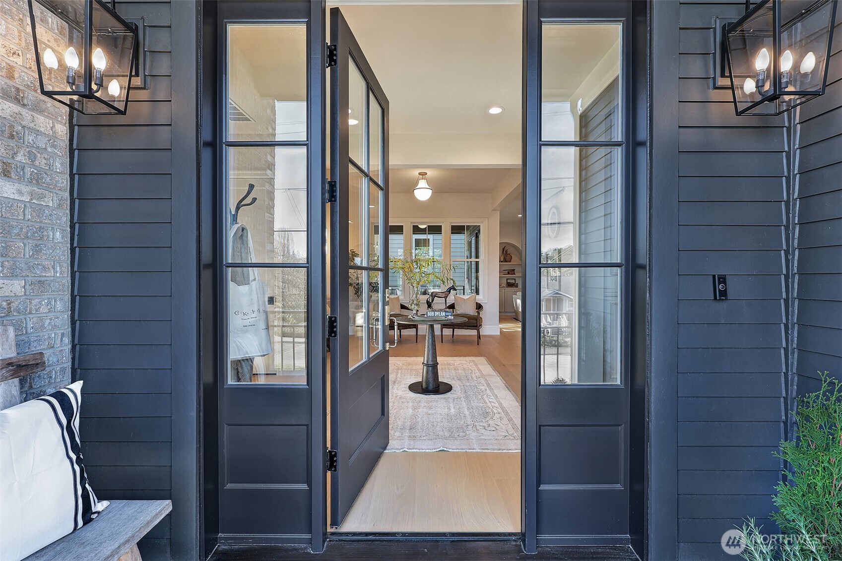 7003 37th Avenue Northeast Seattle, WA 98115 - Photo 2 of 40