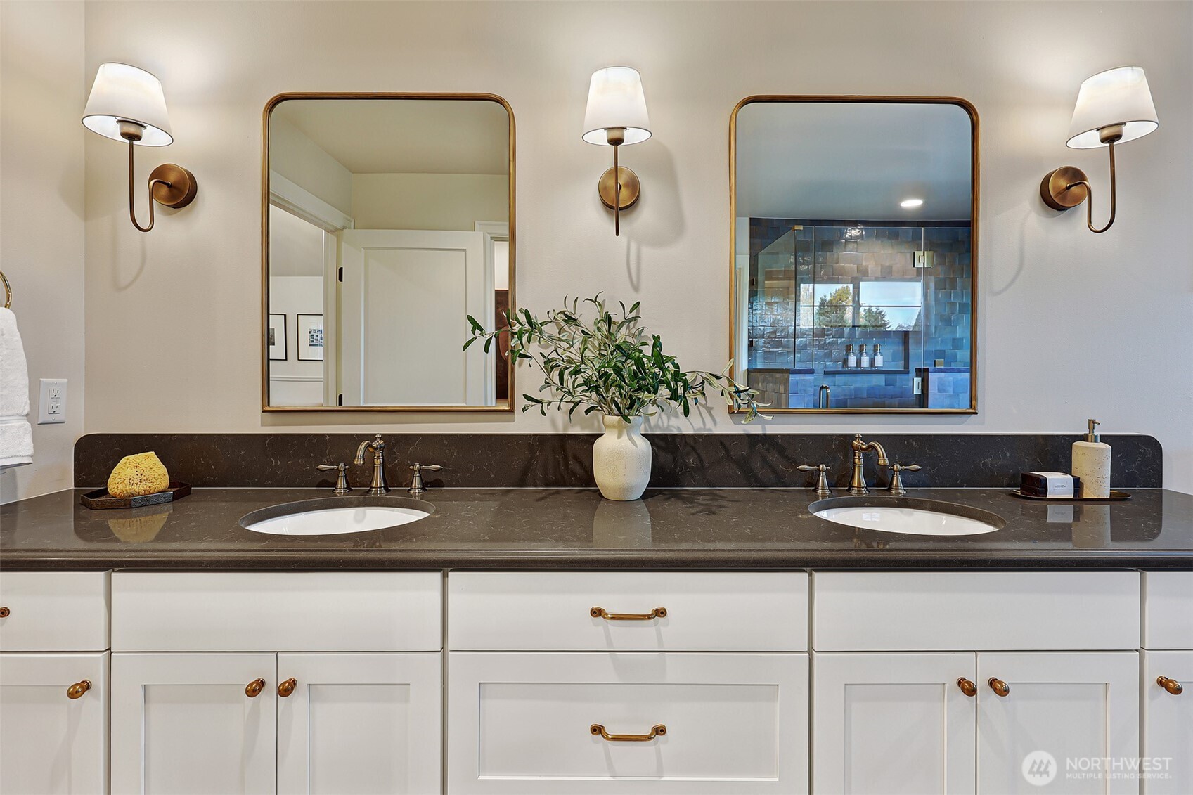 7003 37th Avenue Northeast Seattle, WA 98115 - Photo 25 of 40